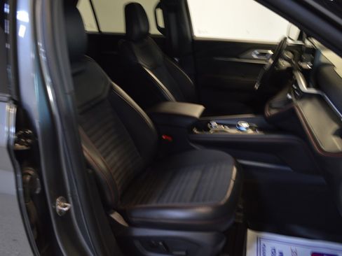 Used 2025 Ford Explorer ST-Line w/ ST-Line Street Pack AWD/4WD image 11