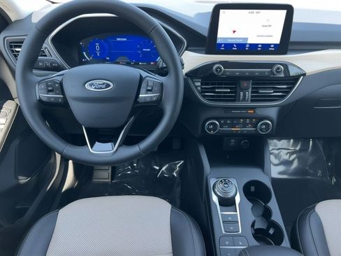 Used 2021 Ford Escape Titanium w/ Titanium Elite Package AWD/4WD image 5