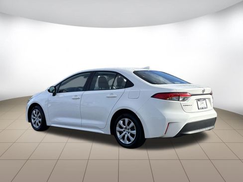 Used 2023 Toyota Corolla LE FWD image 5