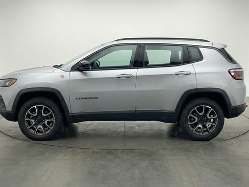 Used 2025 Jeep Compass Trailhawk AWD/4WD image 5