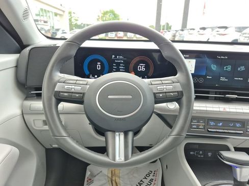 Used 2025 Hyundai Kona SEL FWD image 21