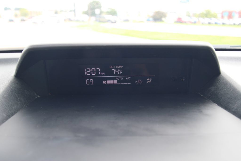Used 2022 Subaru Crosstrek 2.0i Premium AWD/4WD image 32