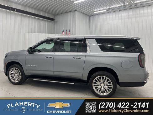 Used 2025 Chevrolet Suburban LT w/ Comfort Package AWD/4WD image 5