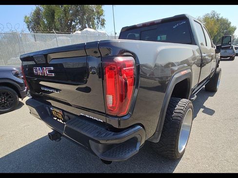 Used 2022 GMC Sierra 3500 Denali w/ Denali Black Diamond Edition AWD/4WD image 11