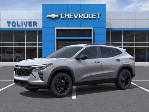 New 2026 Chevrolet Trax LT w/ Midnight Edition FWD image 2