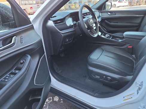 New 2026 Jeep Grand Cherokee Limited image 16