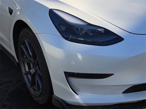 Used 2023 Tesla Model 3 Standard Range image 4
