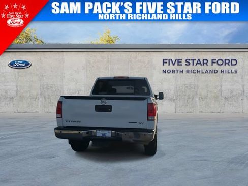 Used 2015 Nissan Titan SV w/ SV Value Truck Package RWD image 8