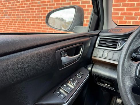 Used 2015 Toyota Camry LE image 22