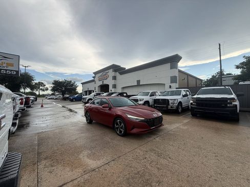 Used 2023 Hyundai Elantra SEL w/ Convenience Package FWD image 42