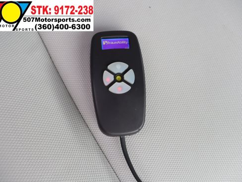 Used 2012 Kia Sedona EX w/ Luxury Pkg image 23