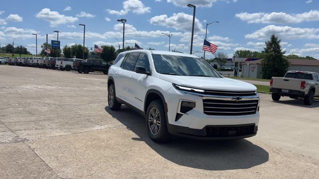 Used 2024 Chevrolet Traverse LT FWD image 3