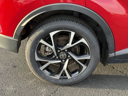 Used 2021 Toyota C-HR XLE image 11