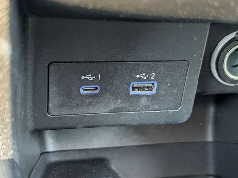 Used 2021 Nissan Kicks SR w/ Interior Electronics Package FWD image 18