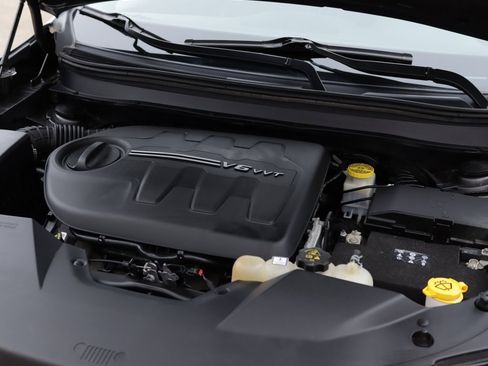 Used 2022 Jeep Cherokee Latitude Lux w/ Sun & Sound Group image 34