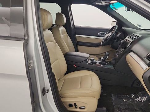 Used 2016 Ford Explorer XLT w/ Equipment Group 202A image 29