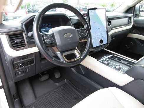 Used 2023 Ford Expedition Platinum AWD/4WD image 14