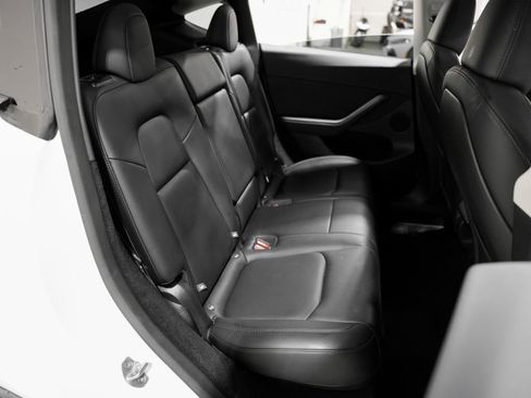 Used 2025 Tesla Model Y Long Range image 30