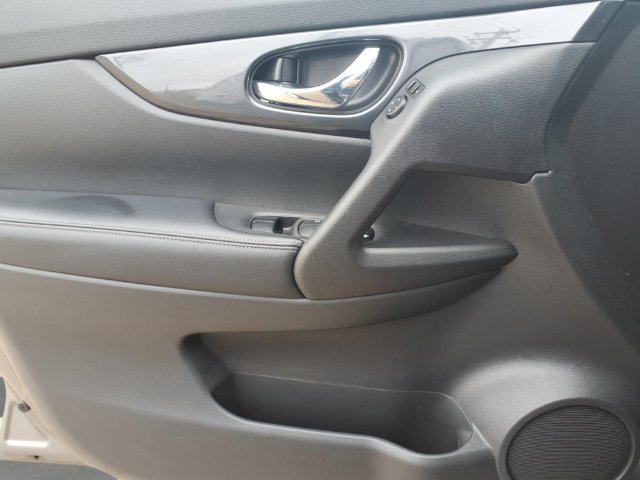 Used 2018 Nissan Rogue SV FWD image 16
