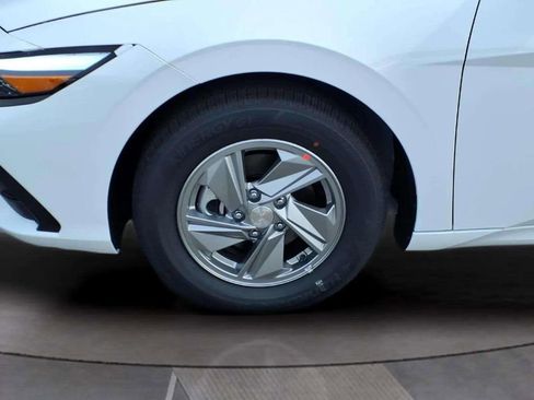 New 2026 Hyundai Elantra SE FWD image 9