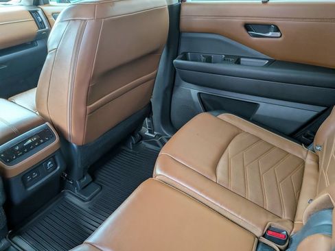 Used 2023 Nissan Pathfinder Platinum w/ Black Appearance Package FWD image 38