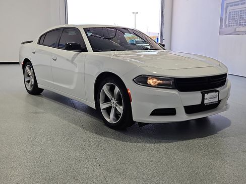 Used 2020 Dodge Charger SXT w/ Blacktop Package RWD image 4