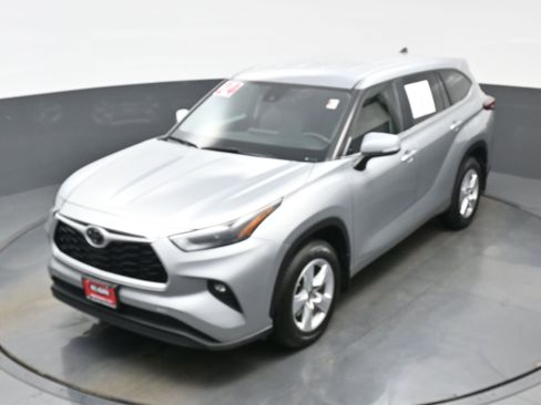 Used 2024 Toyota Highlander LE image 36