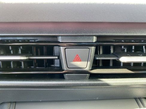 New 2025 Volkswagen Tiguan SE image 35