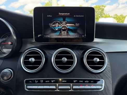 Used 2019 Mercedes-Benz GLC 300 4MATIC image 24
