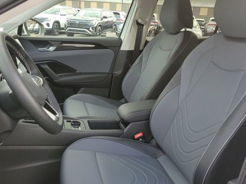 New 2026 Volkswagen Tiguan SE image 10