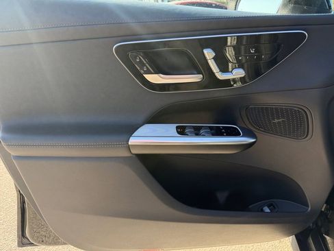 Used 2024 Mercedes-Benz GLC 300 image 11