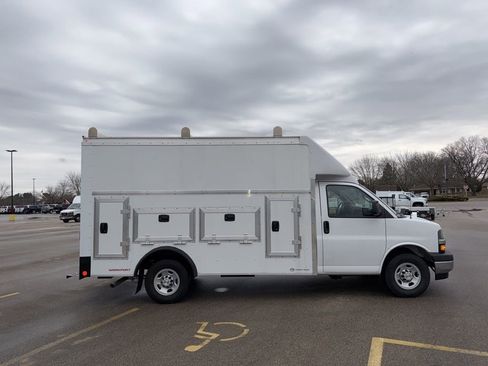 New 2025 Chevrolet Express 3500 w/ Power Convenience Package RWD image 20