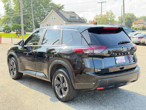 Used 2024 Nissan Rogue SV AWD/4WD image 6