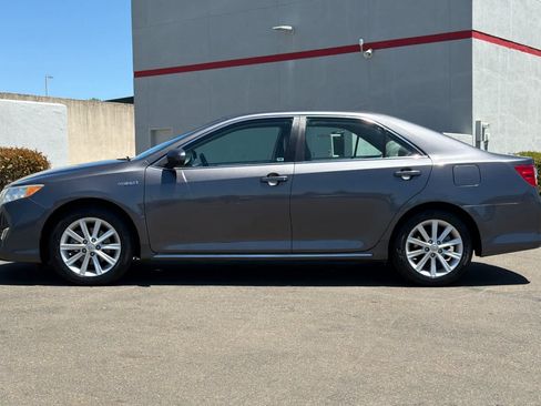 Used 2014 Toyota Camry XLE w/ Leather Package FWD image 9