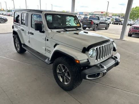 Used 2018 Jeep Wrangler Unlimited Sahara w/ Cold Weather Group AWD/4WD image 20