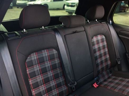 Used 2018 Volkswagen GTI SE FWD image 17