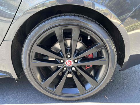 Used 2017 Jaguar XF S image 88