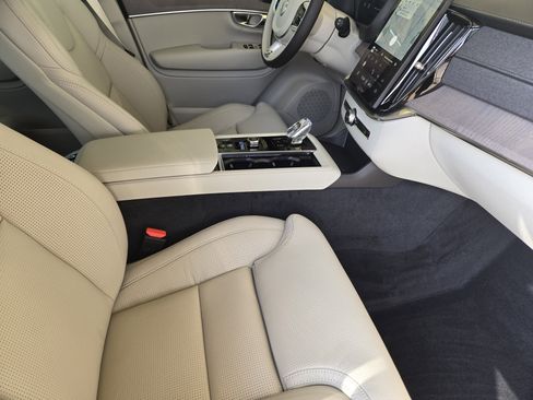 New 2026 Volvo XC90 B5 Ultra image 17