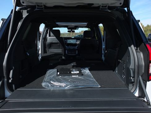 New 2025 Ford Expedition Platinum w/ Stealth Performance Package image 17