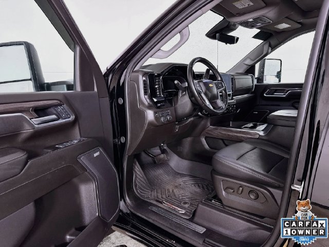 Used 2025 Chevrolet Silverado 2500 LTZ w/ LTZ Premium Package AWD/4WD image 3