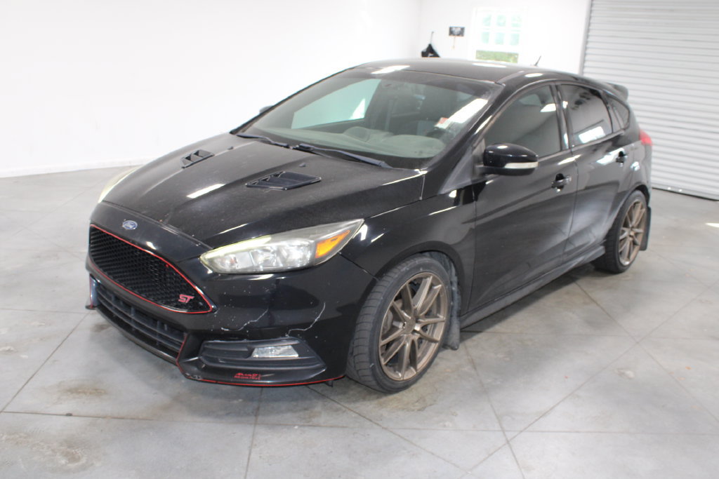 Used 2017 Ford Focus ST FWD image 4