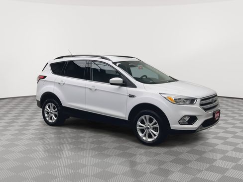 Used 2018 Ford Escape SE w/ SE Sync 3 Package image 36