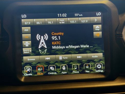 Used 2022 Jeep Wrangler Sahara image 19