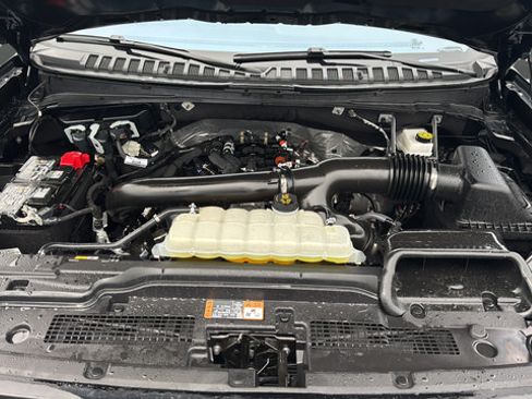 Used 2025 Ford Expedition Tremor AWD/4WD image 29