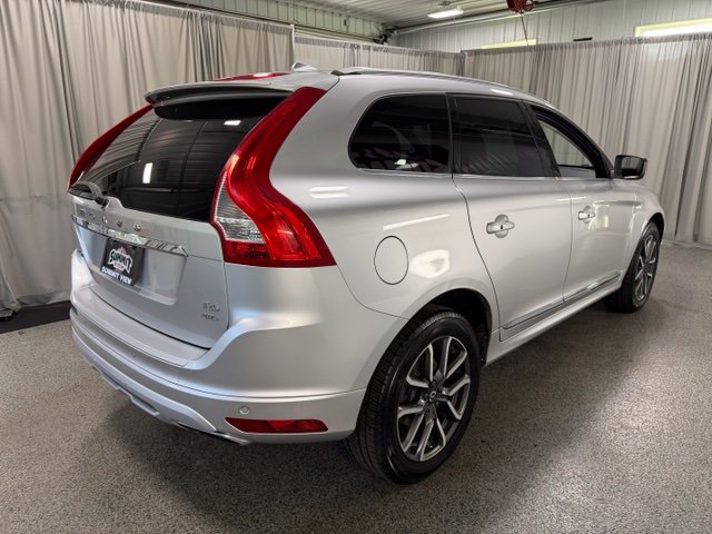 Used 2017 Volvo XC60 T6 Dynamic w/ Preferred Option Package AWD/4WD image 4
