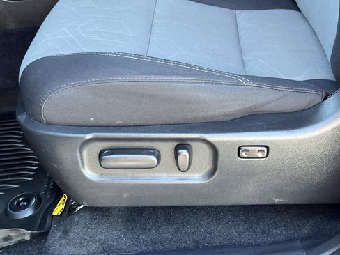 Used 2020 Toyota Tacoma TRD Sport w/ Technology Package image 18