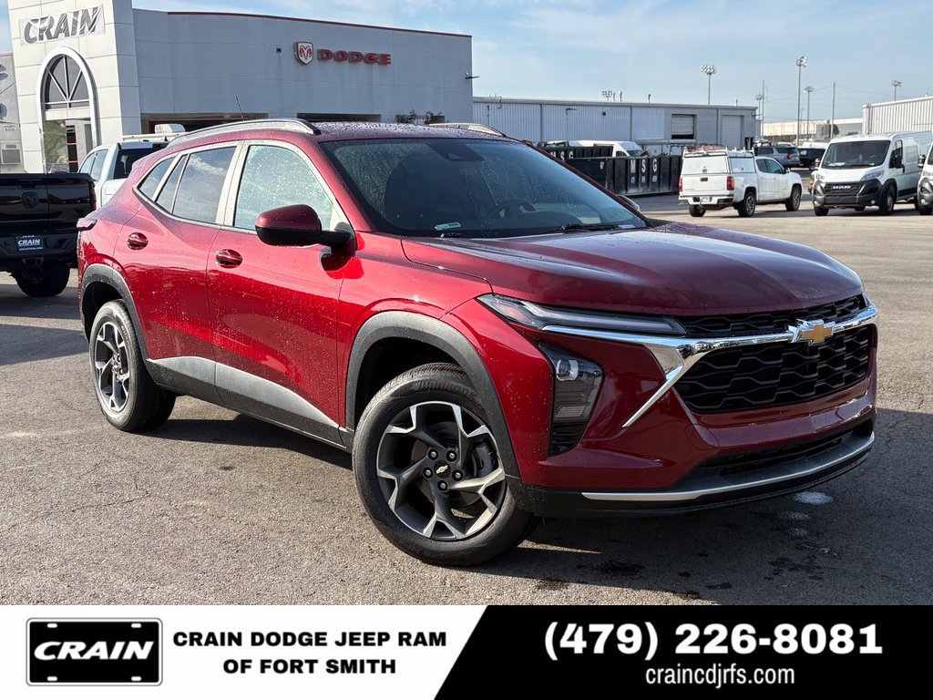 Used 2024 Chevrolet Trax LT w/ Driver Confidence Package FWD image 1