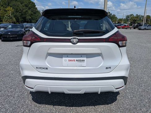 Used 2023 Nissan Kicks SR w/ SR Premium Package FWD image 4