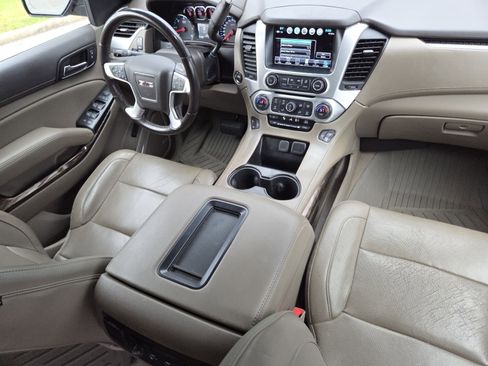 Used 2020 GMC Yukon XL SLT w/ Premium Edition RWD image 27