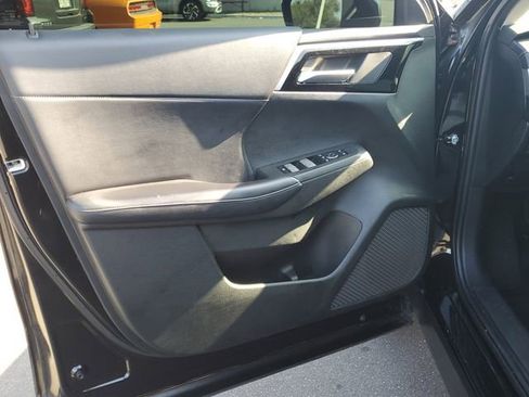 Used 2023 Mitsubishi Outlander SE image 18